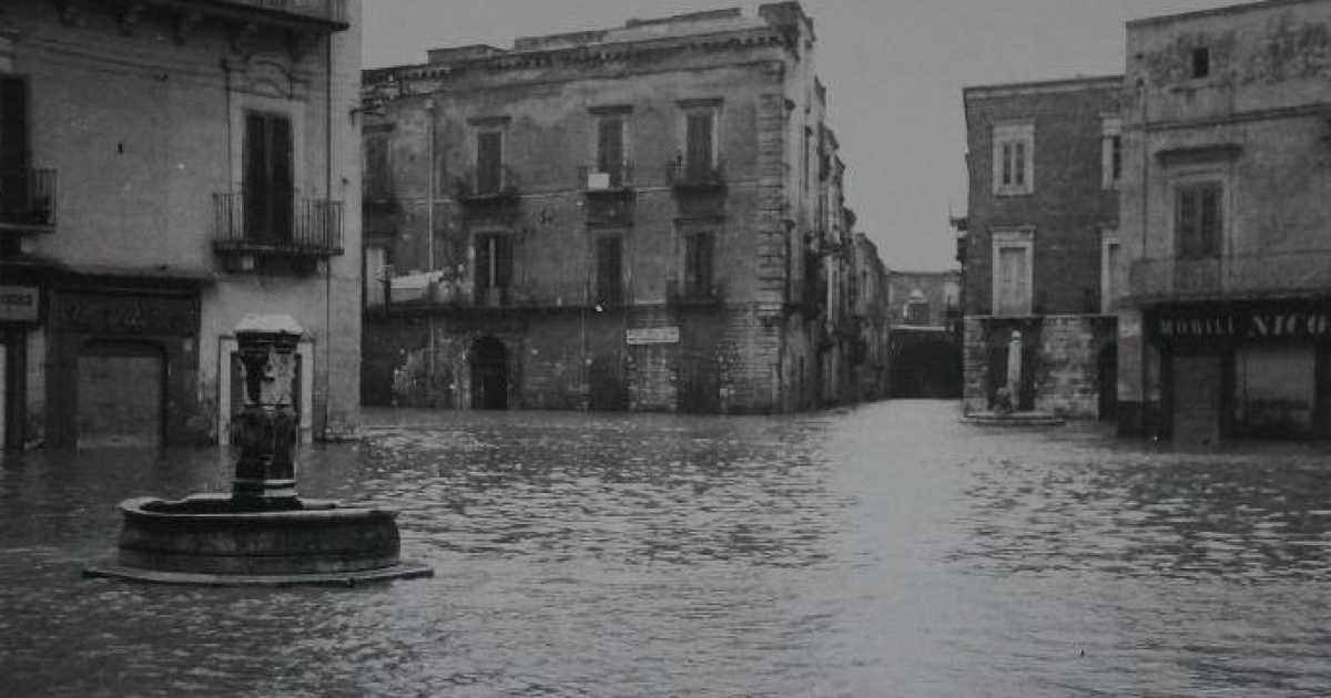 Piazze sommerse, strade distrutte: la storia delle alluvioni che colpirono Bari negli anni 50